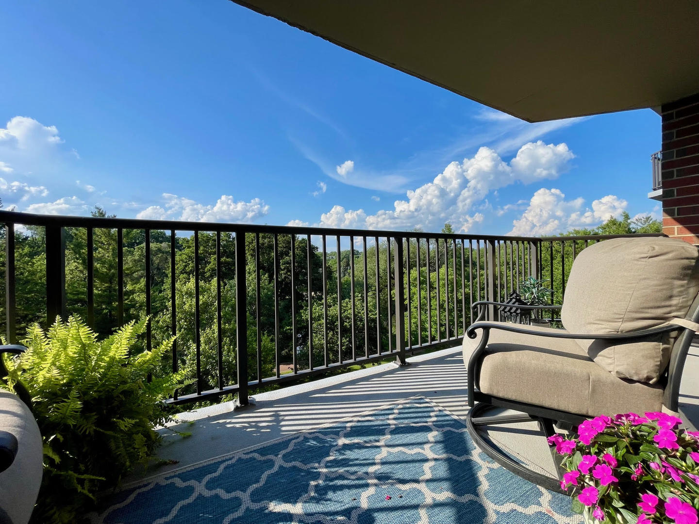 511 AURORA Avenue Unit: 405