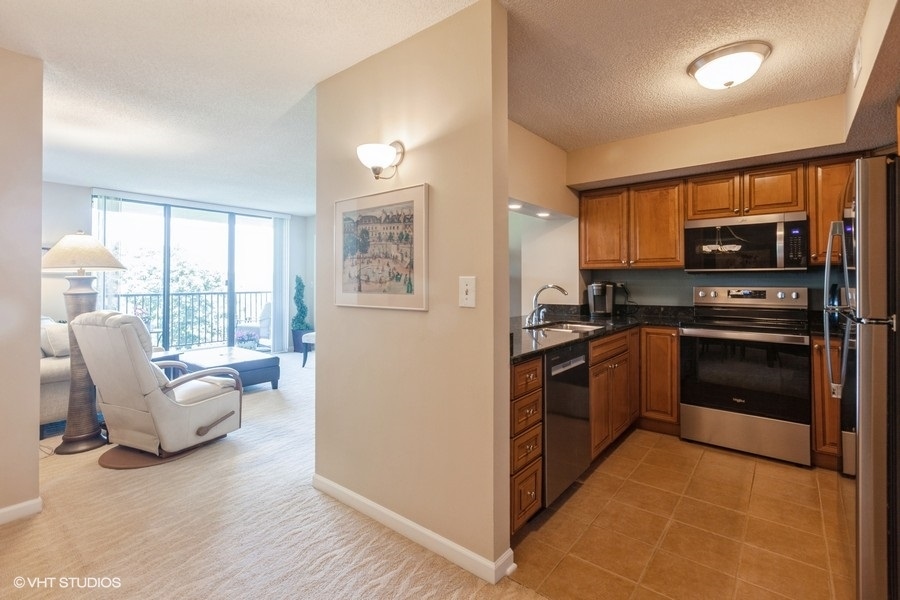 511 AURORA Avenue Unit: 405