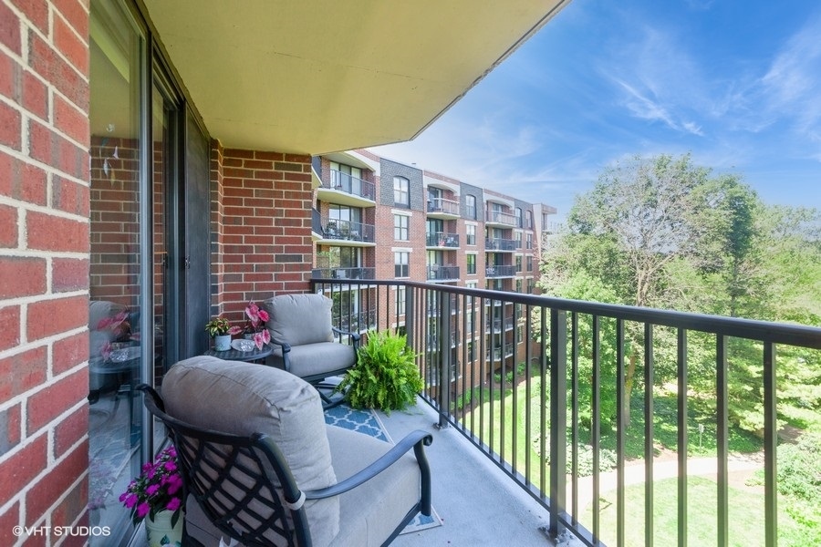 511 AURORA Avenue Unit: 405