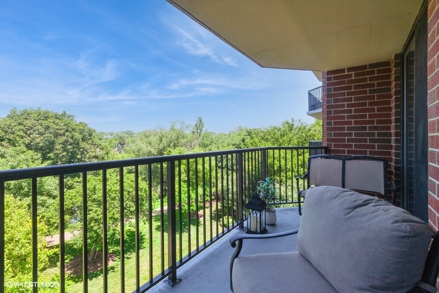 511 AURORA Avenue Unit: 405