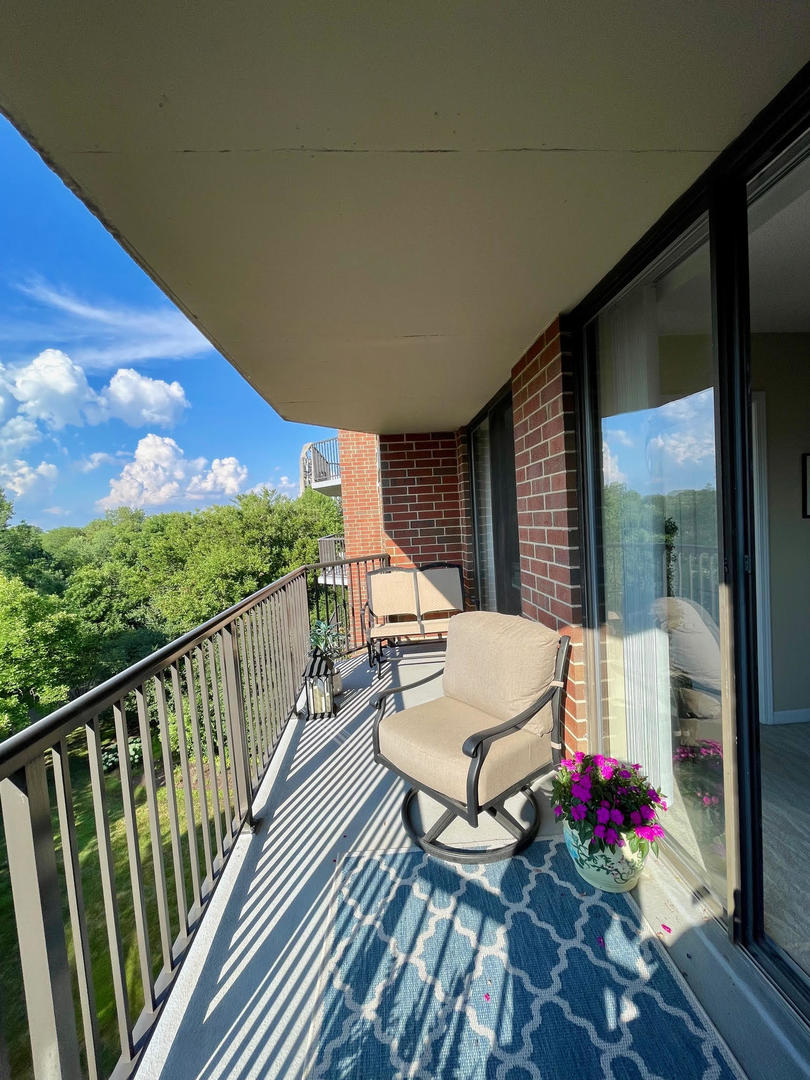 511 AURORA Avenue Unit: 405