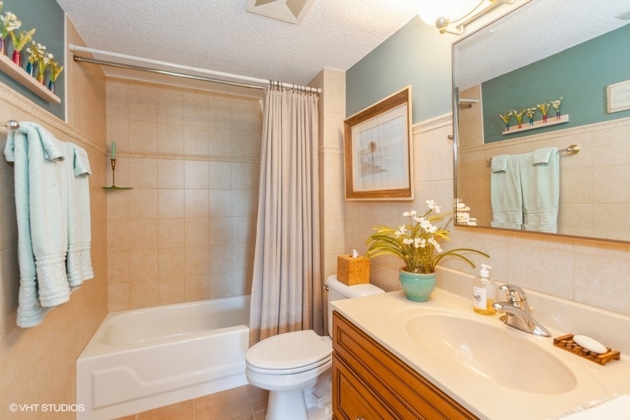 511 AURORA Avenue Unit: 405