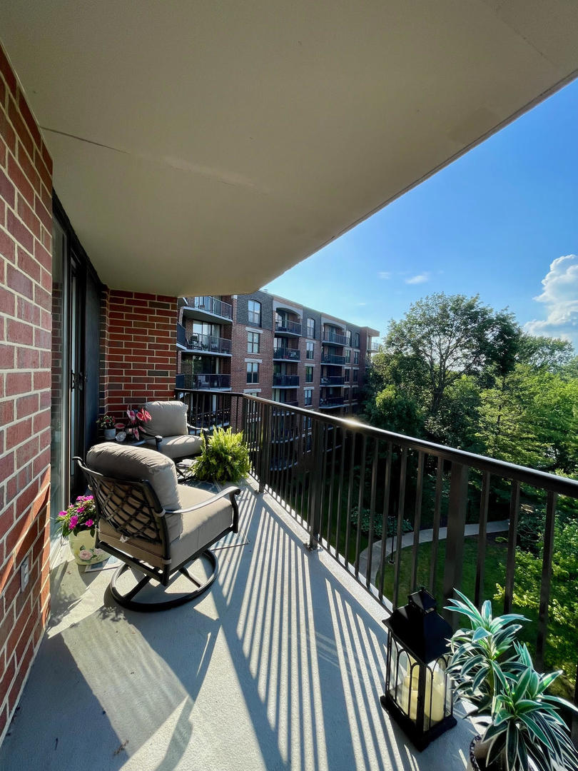 511 AURORA Avenue Unit: 405