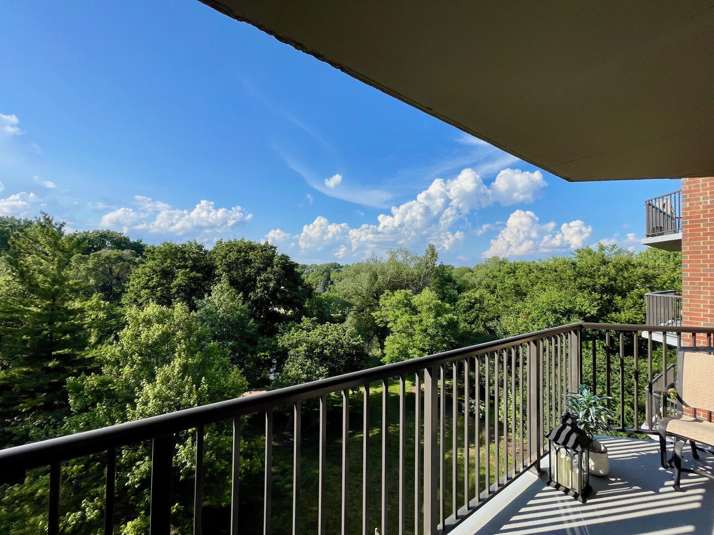511 AURORA Avenue Unit: 405