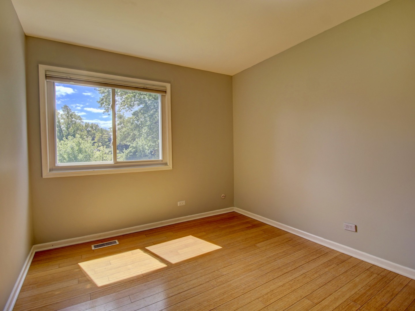 30W111 Glenhurst Court