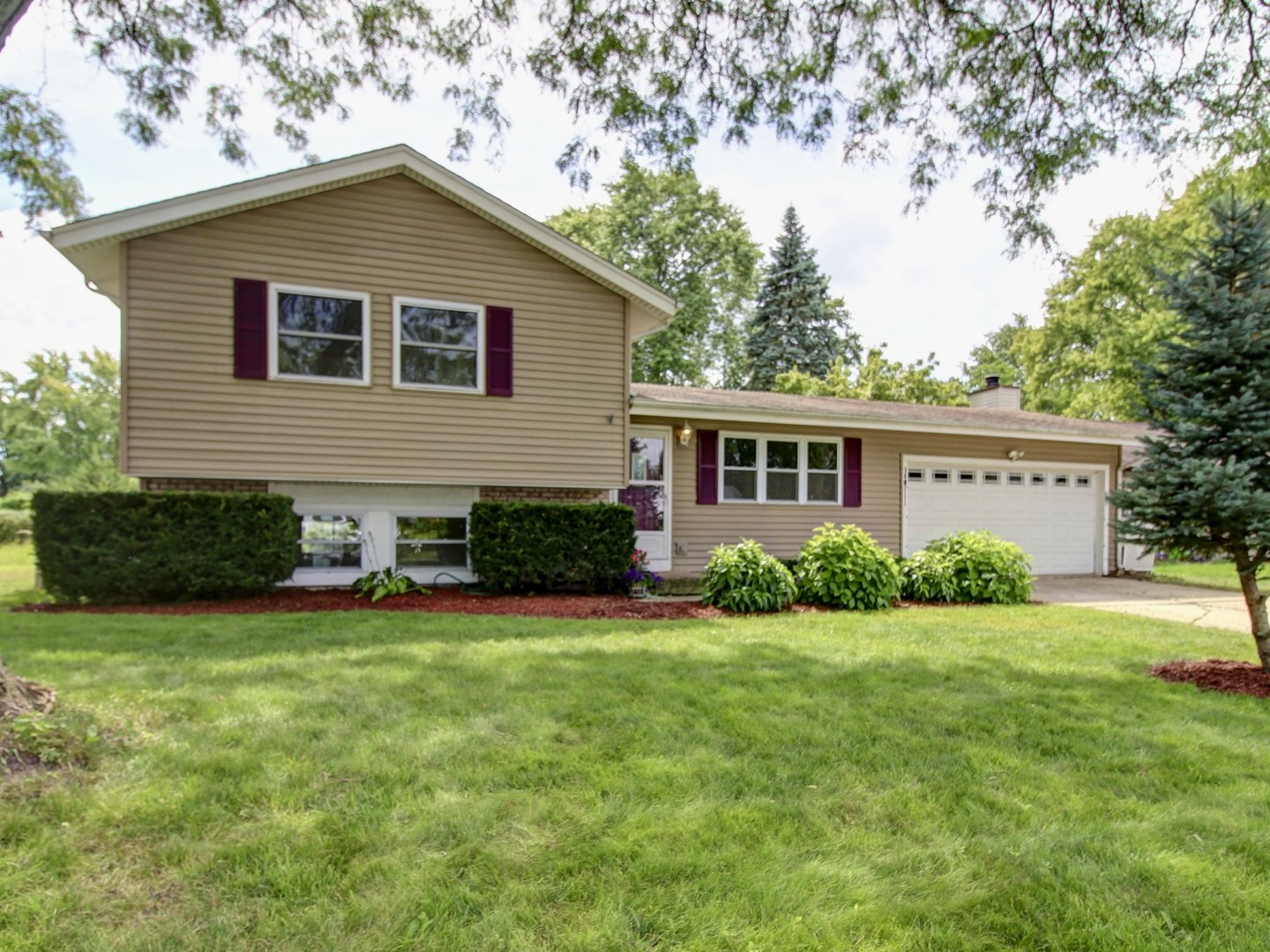 30W111 Glenhurst Court