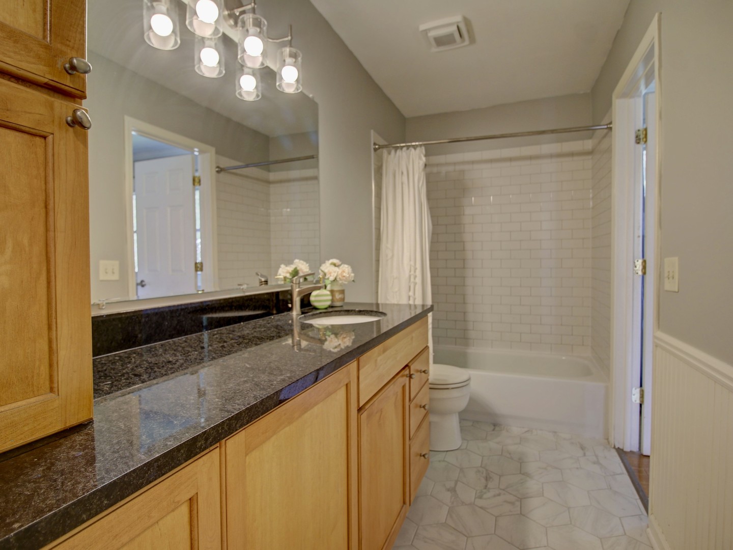 30W111 Glenhurst Court