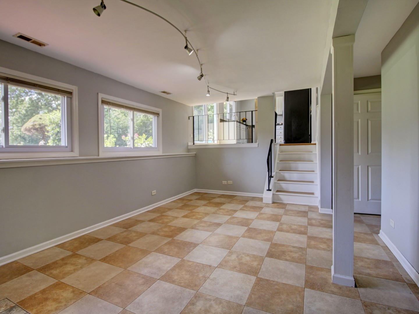 30W111 Glenhurst Court