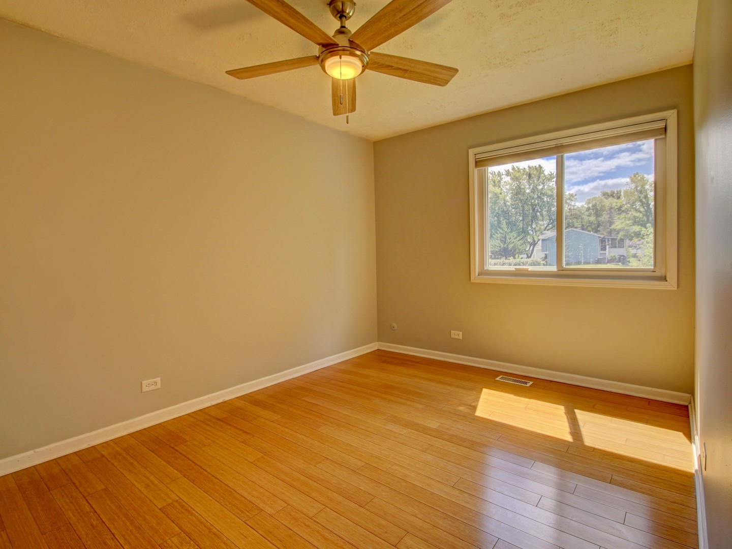30W111 Glenhurst Court