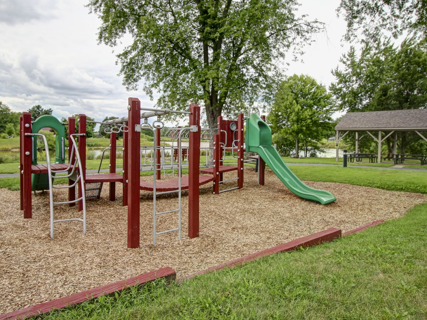 30W111 Glenhurst Court