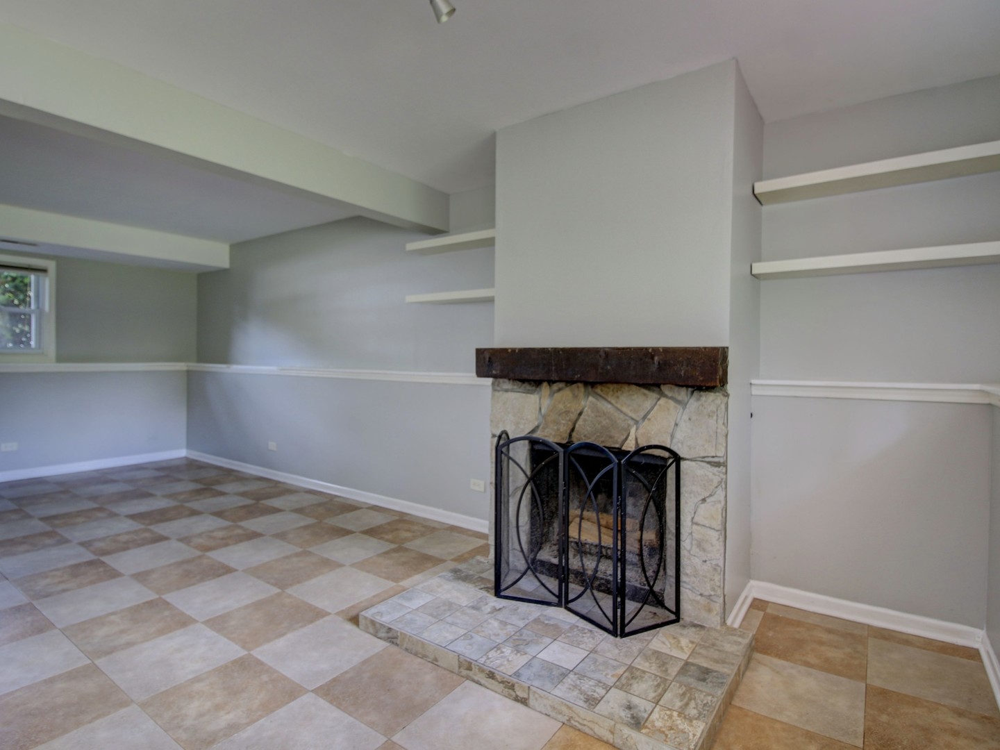 30W111 Glenhurst Court