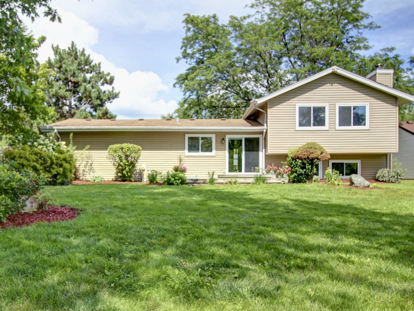 30W111 Glenhurst Court