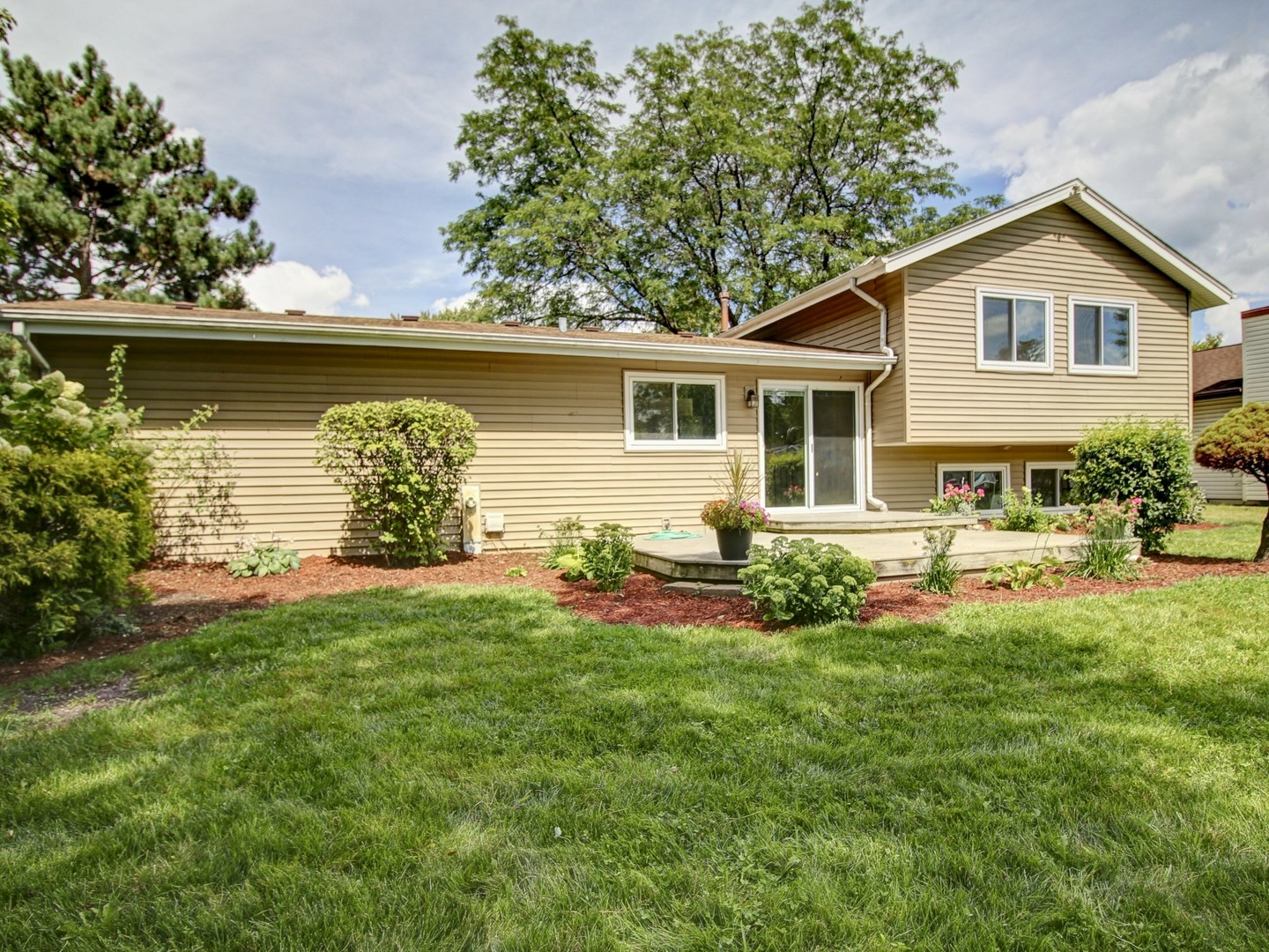 30W111 Glenhurst Court