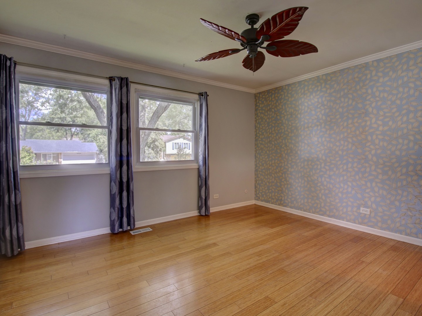 30W111 Glenhurst Court