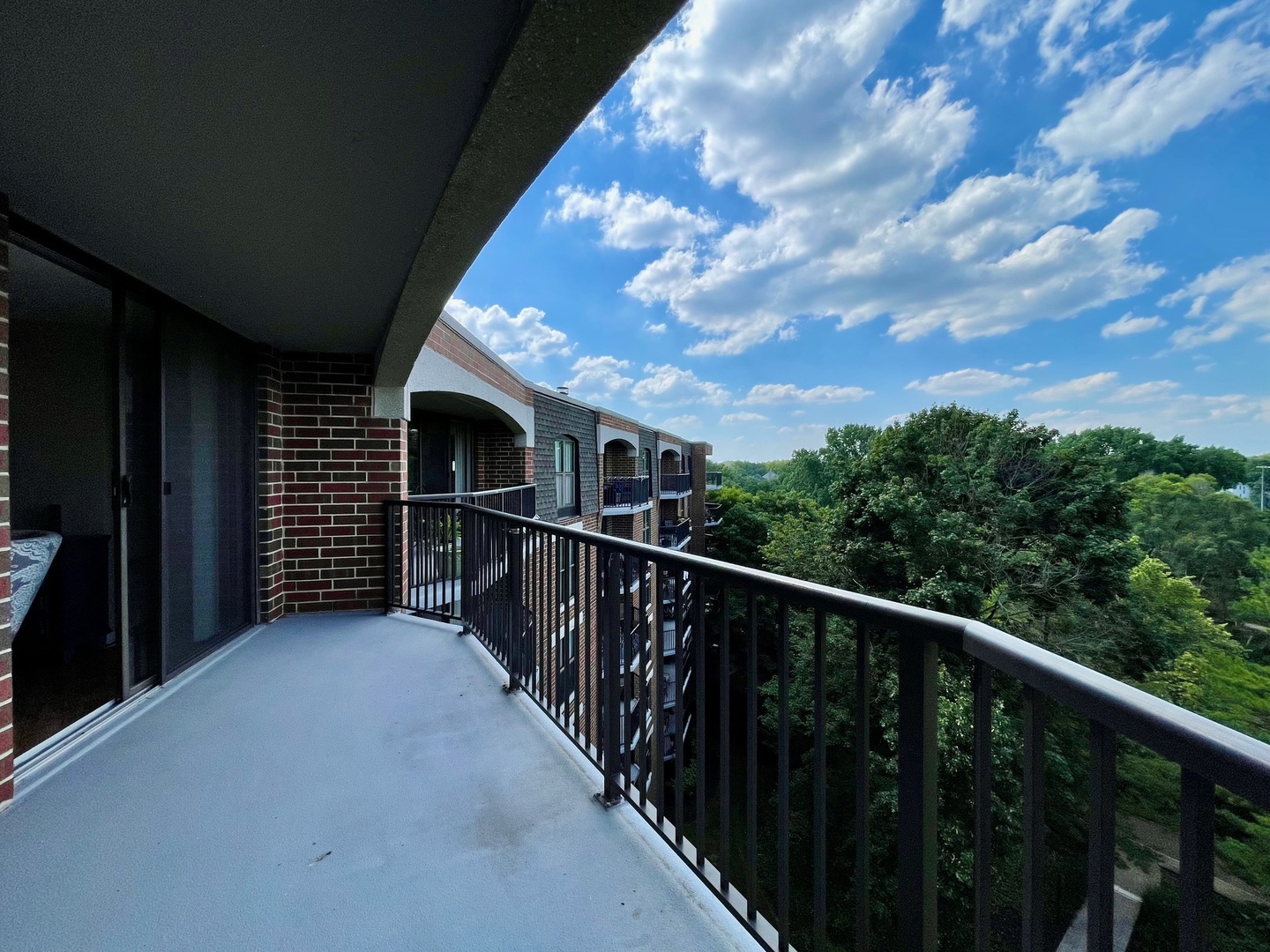 511 AURORA Avenue Unit: 606