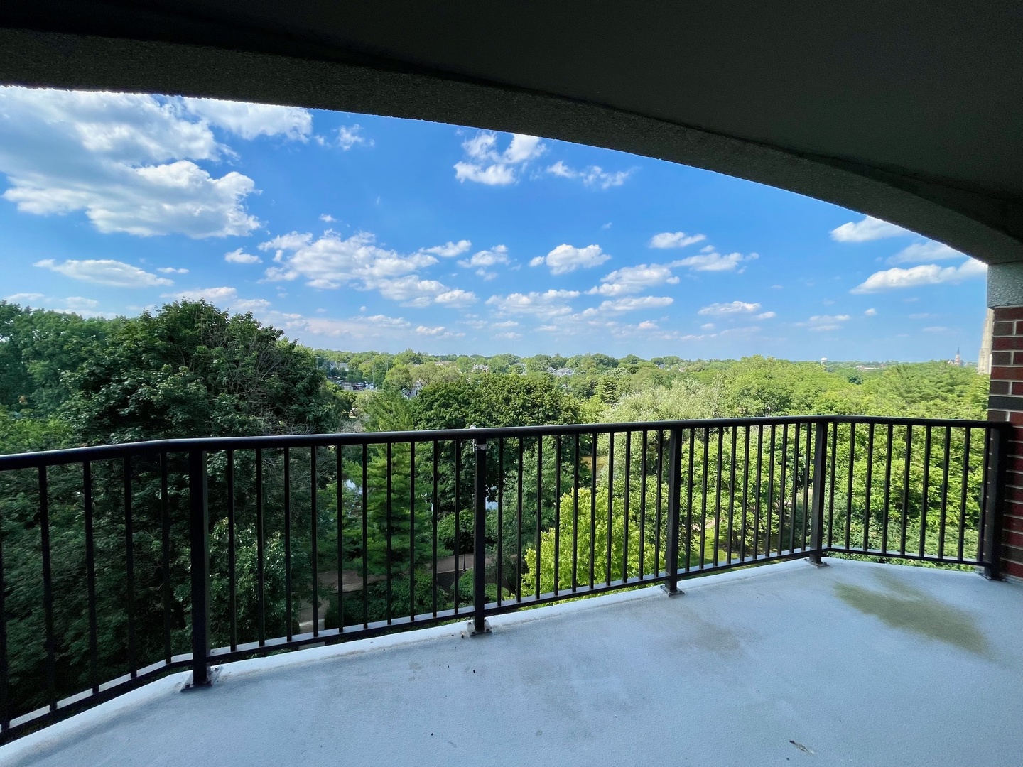 511 AURORA Avenue Unit: 606