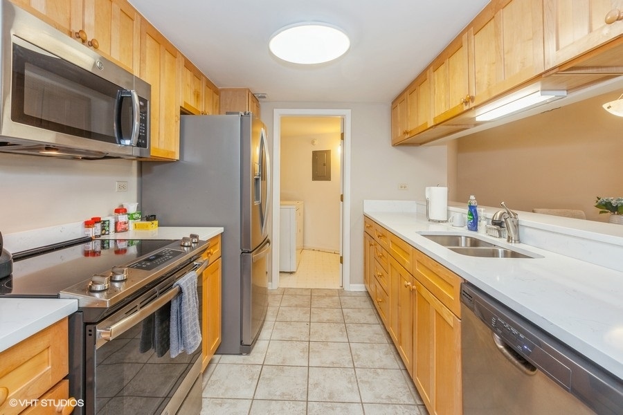 511 AURORA Avenue Unit: 606