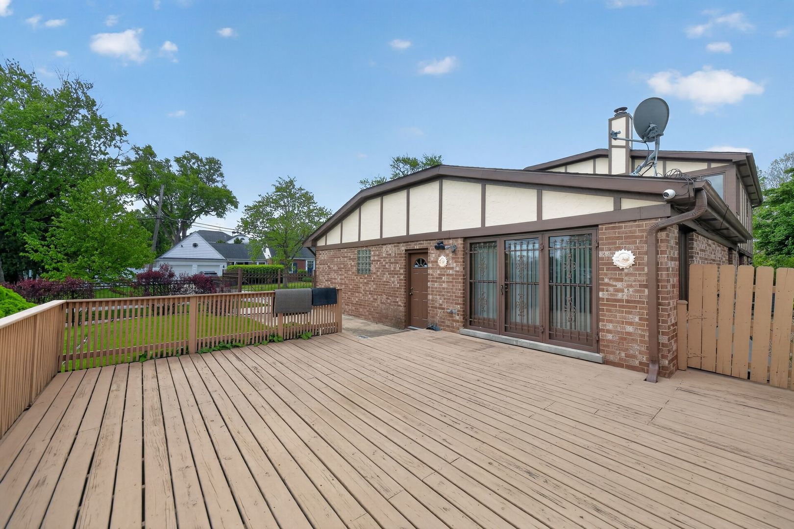 1152 E Walnut Avenue