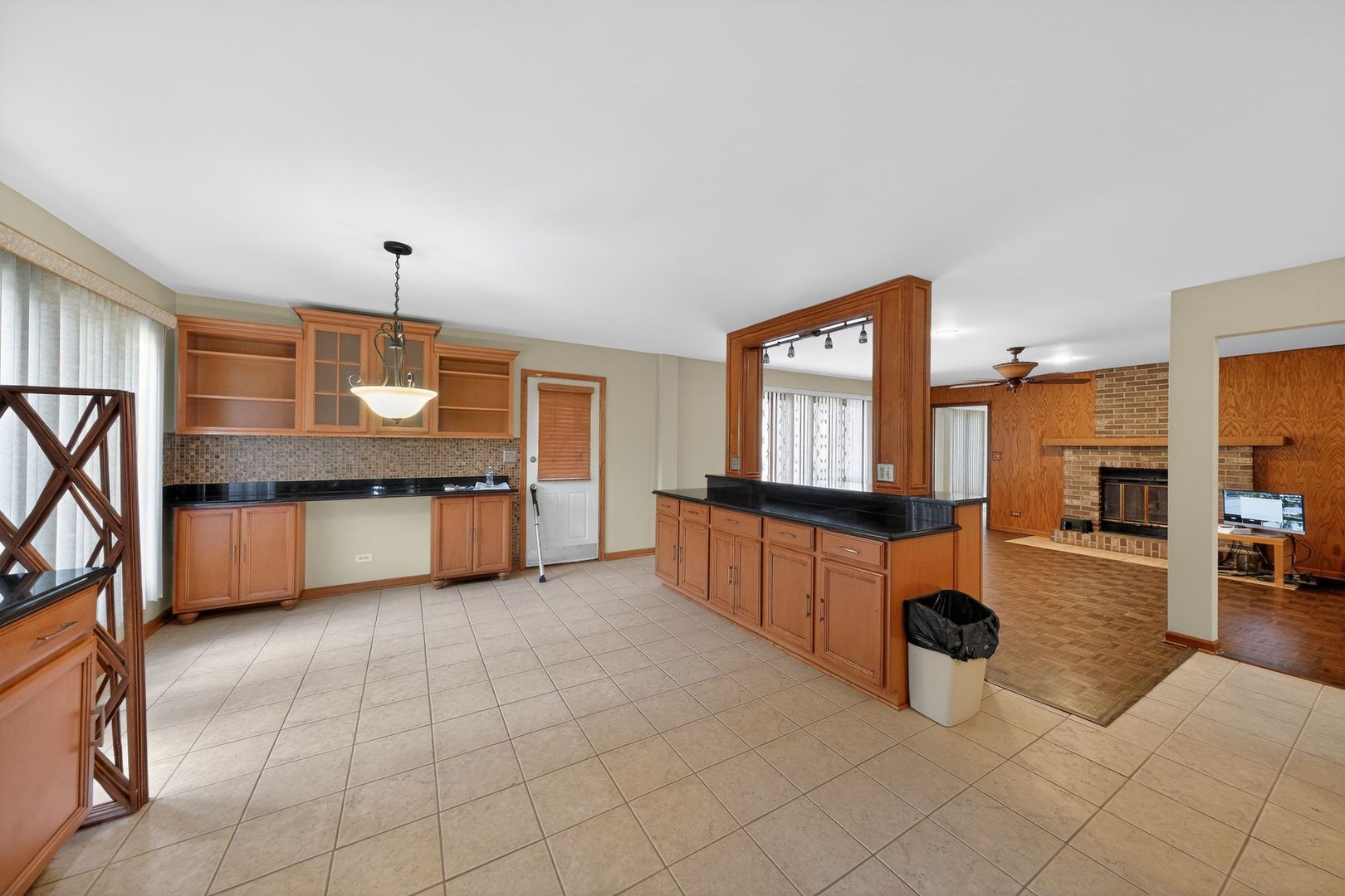 1152 E Walnut Avenue