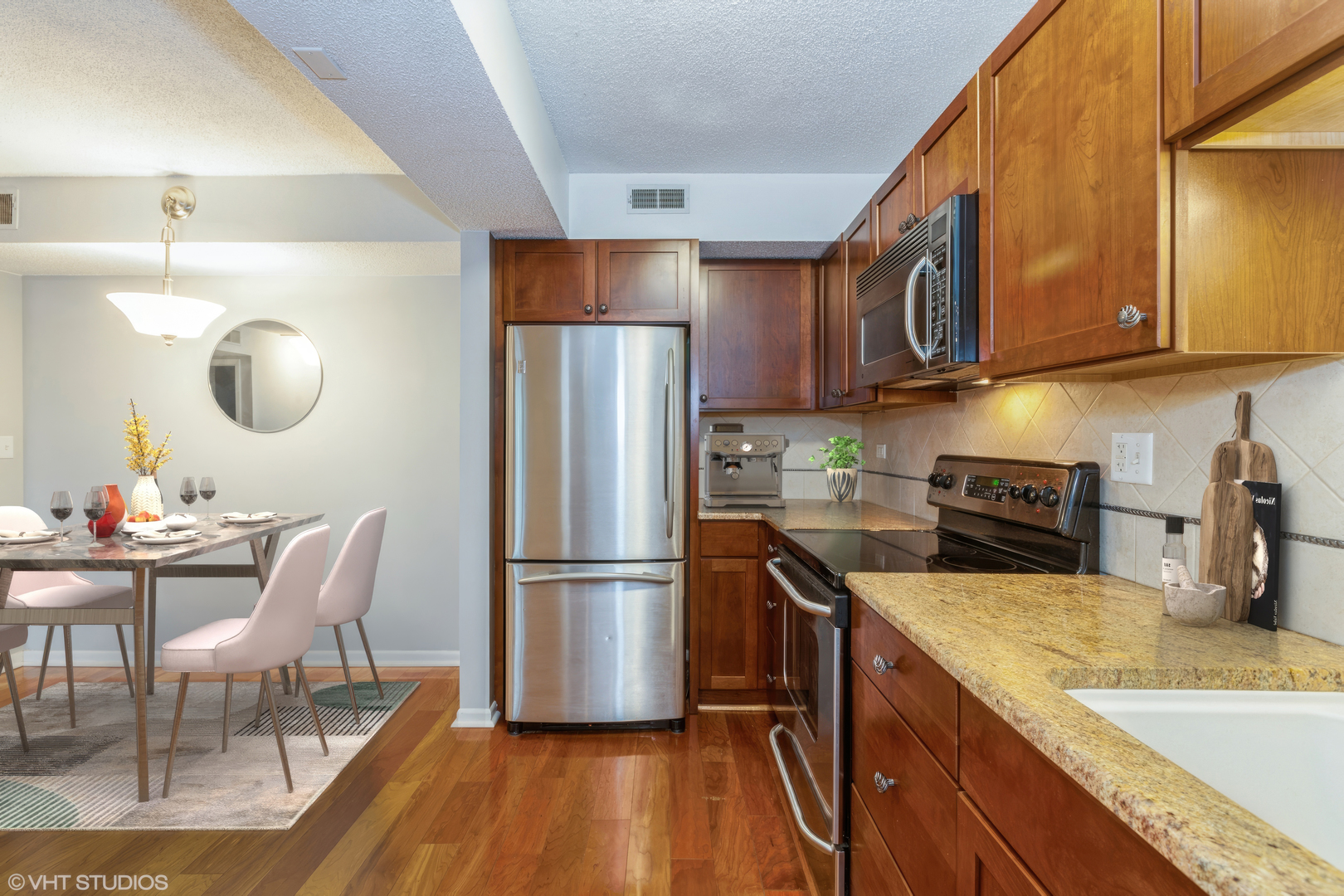 509 Aurora Avenue Unit: 220