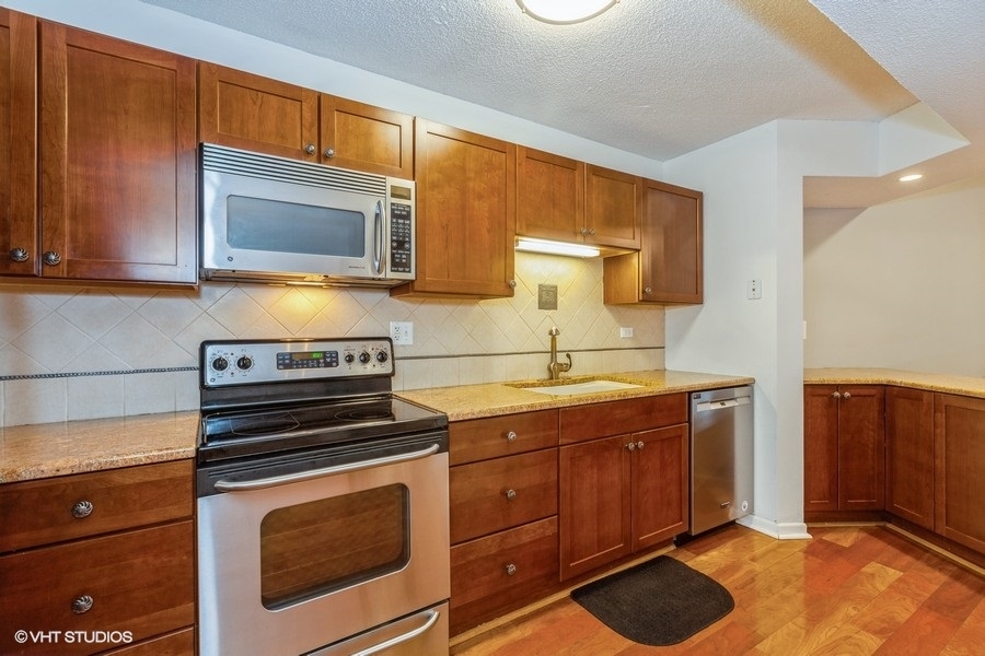 509 Aurora Avenue Unit: 220