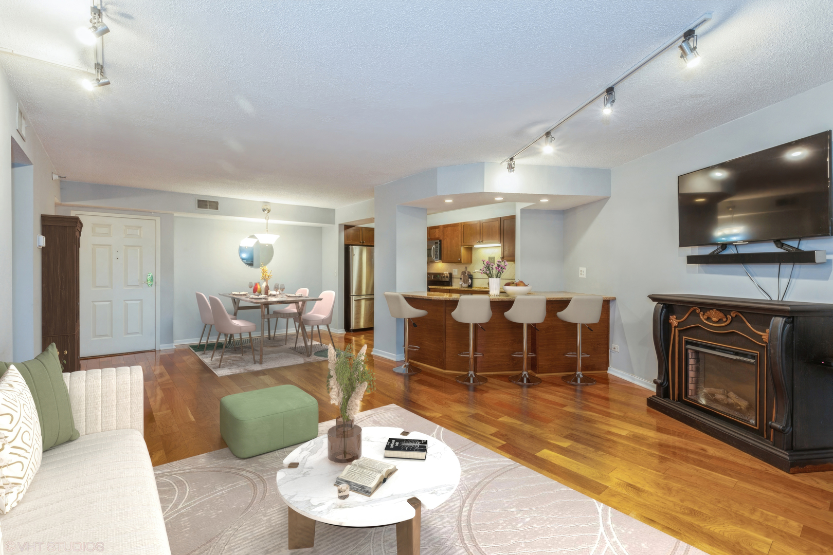 509 Aurora Avenue Unit: 220