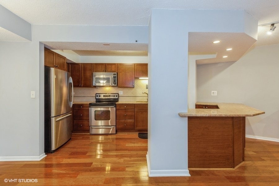 509 Aurora Avenue Unit: 220