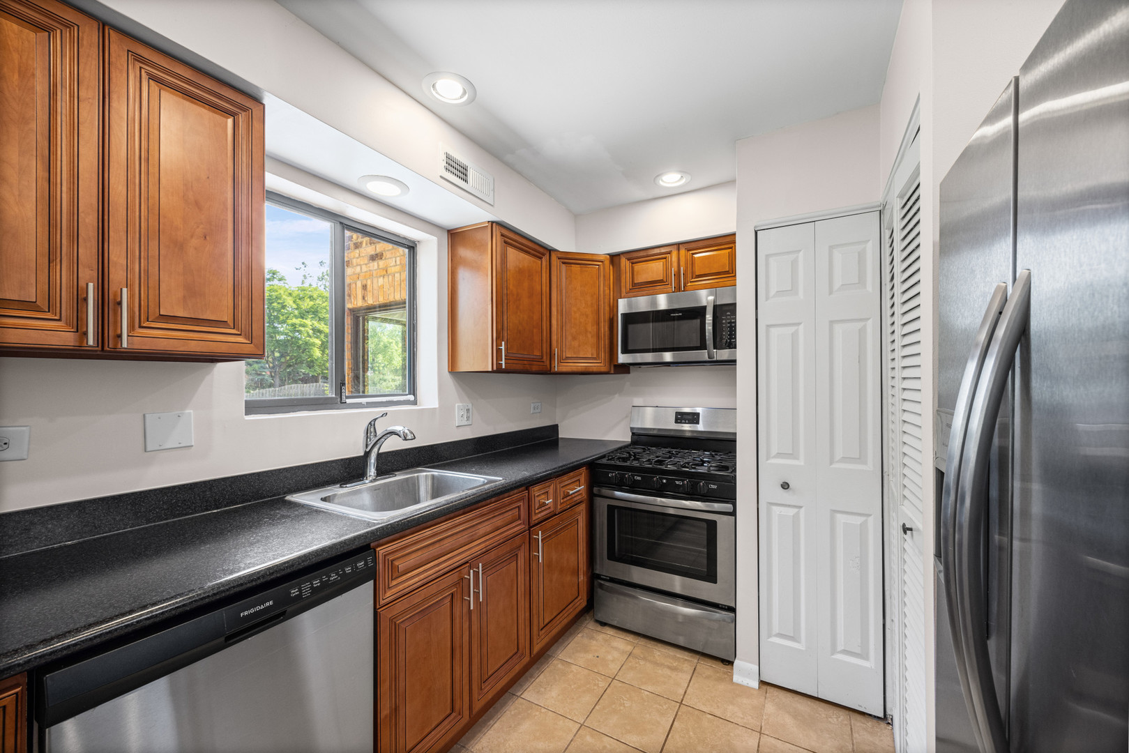 2880 Torrey Pine Lane Unit: 1H