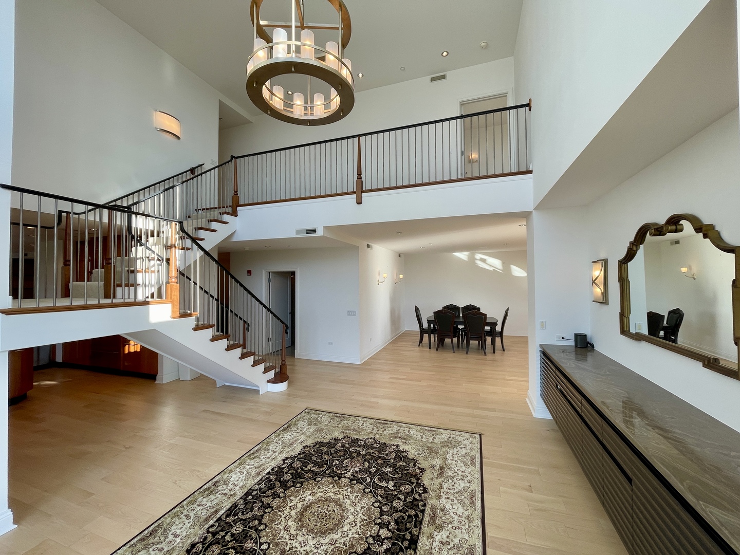 520 S WASHINGTON Street Unit: PH3