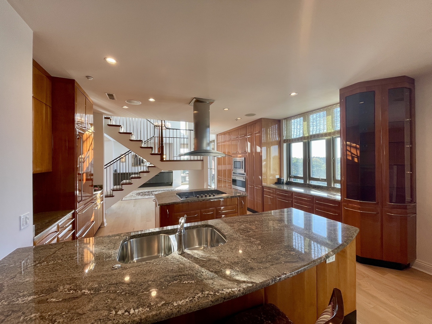520 S WASHINGTON Street Unit: PH3