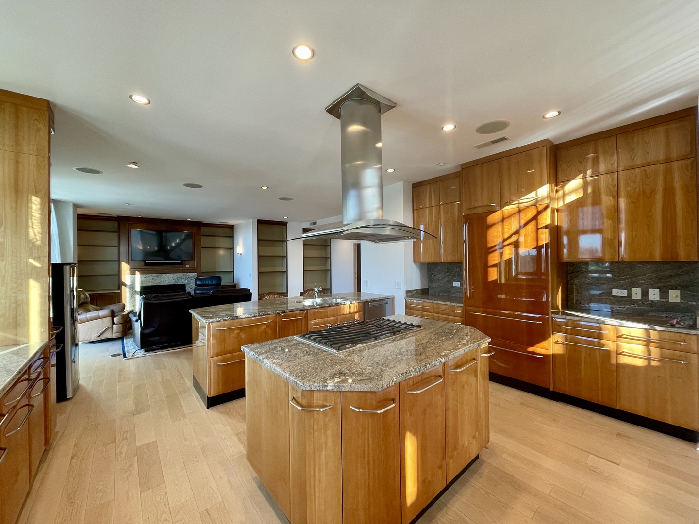 520 S WASHINGTON Street Unit: PH3