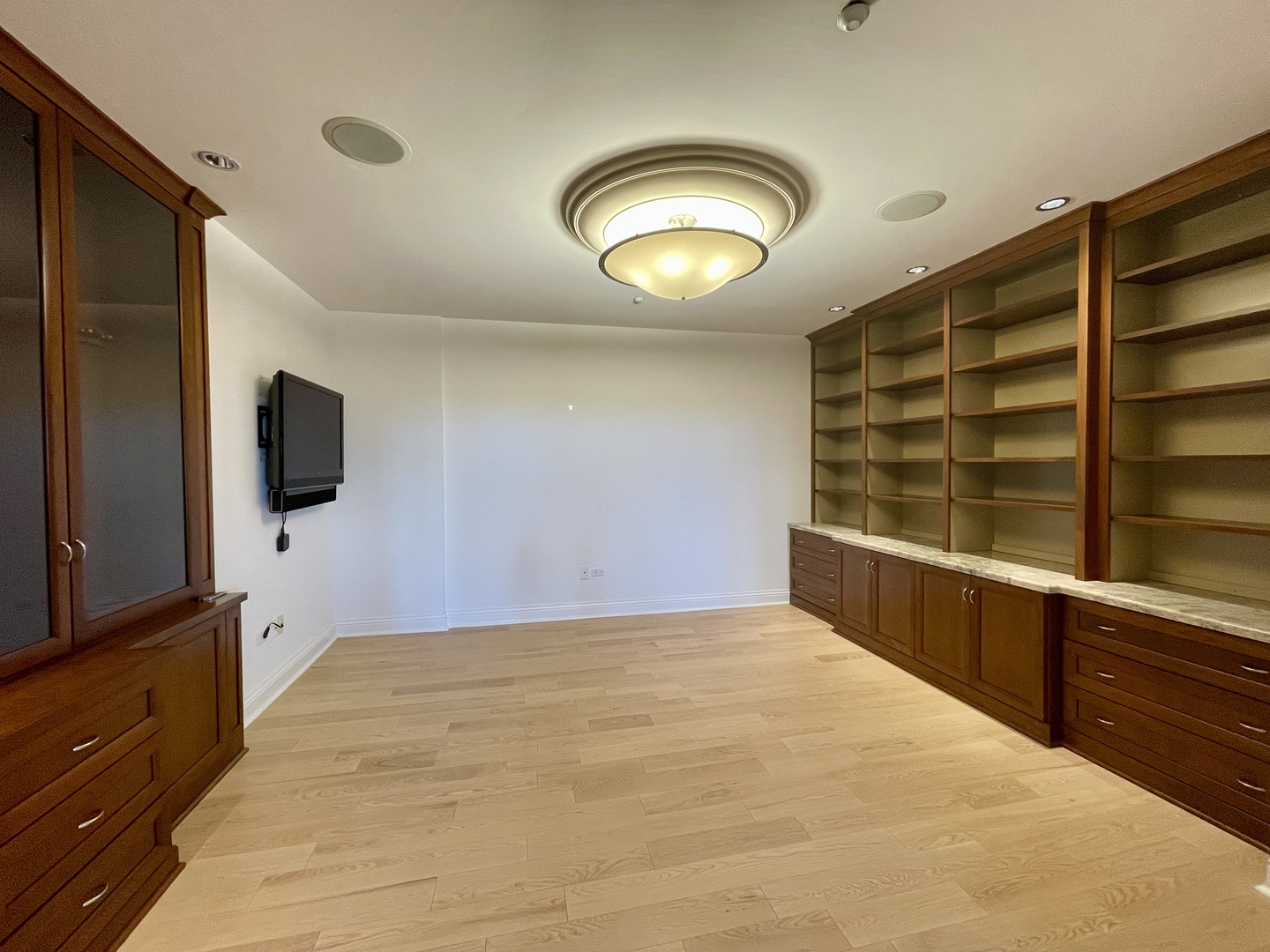 520 S WASHINGTON Street Unit: PH3