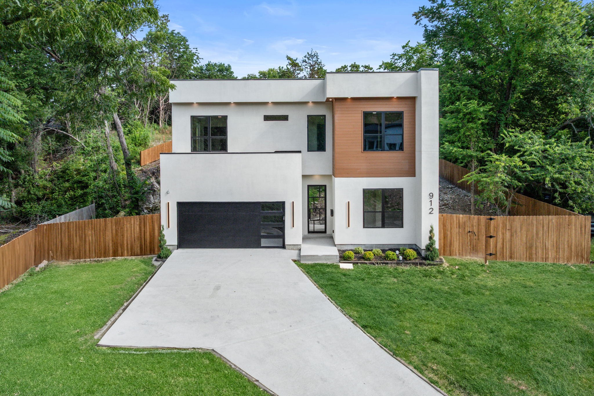 912 Brookwood