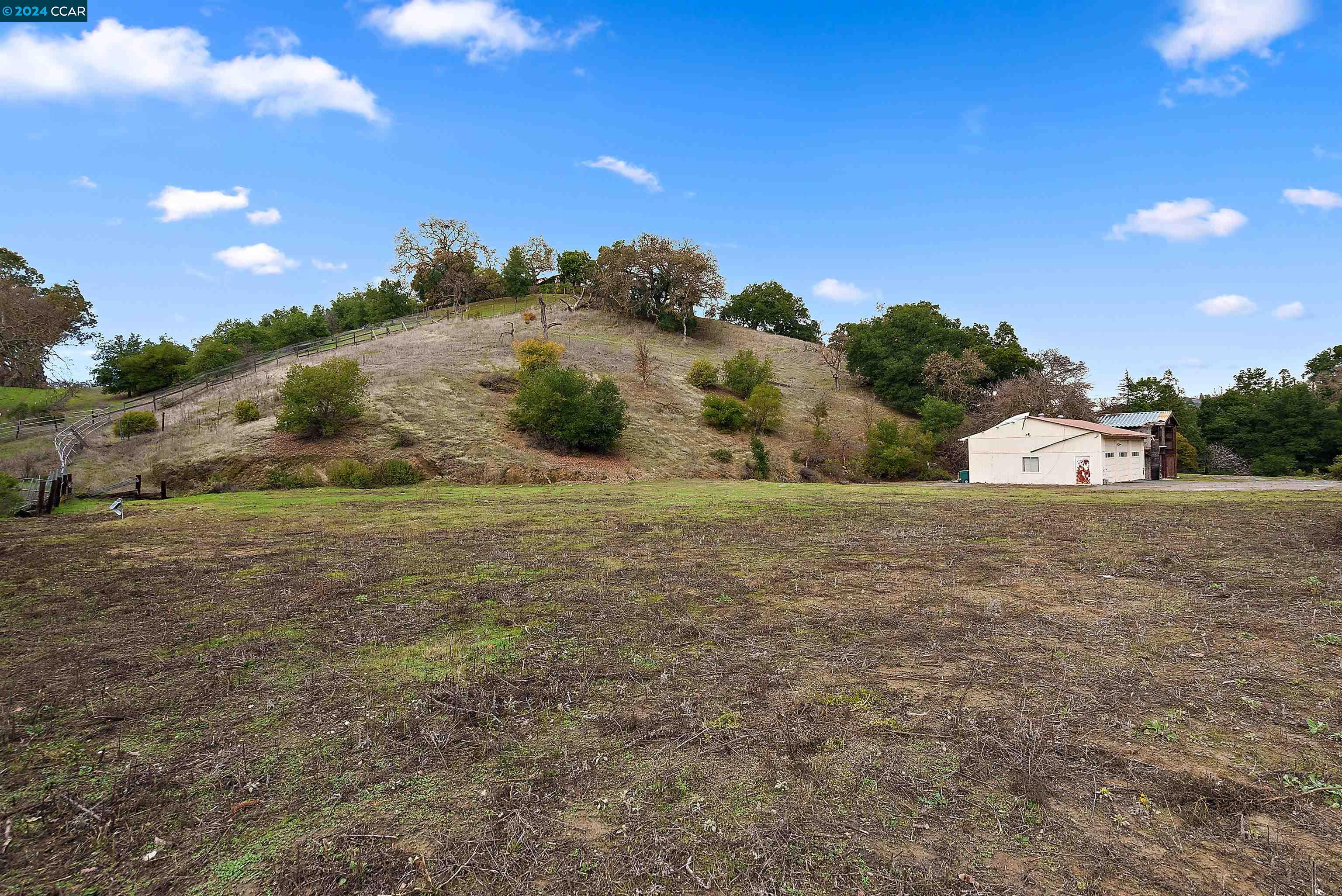 70 Hagen Oaks Ct