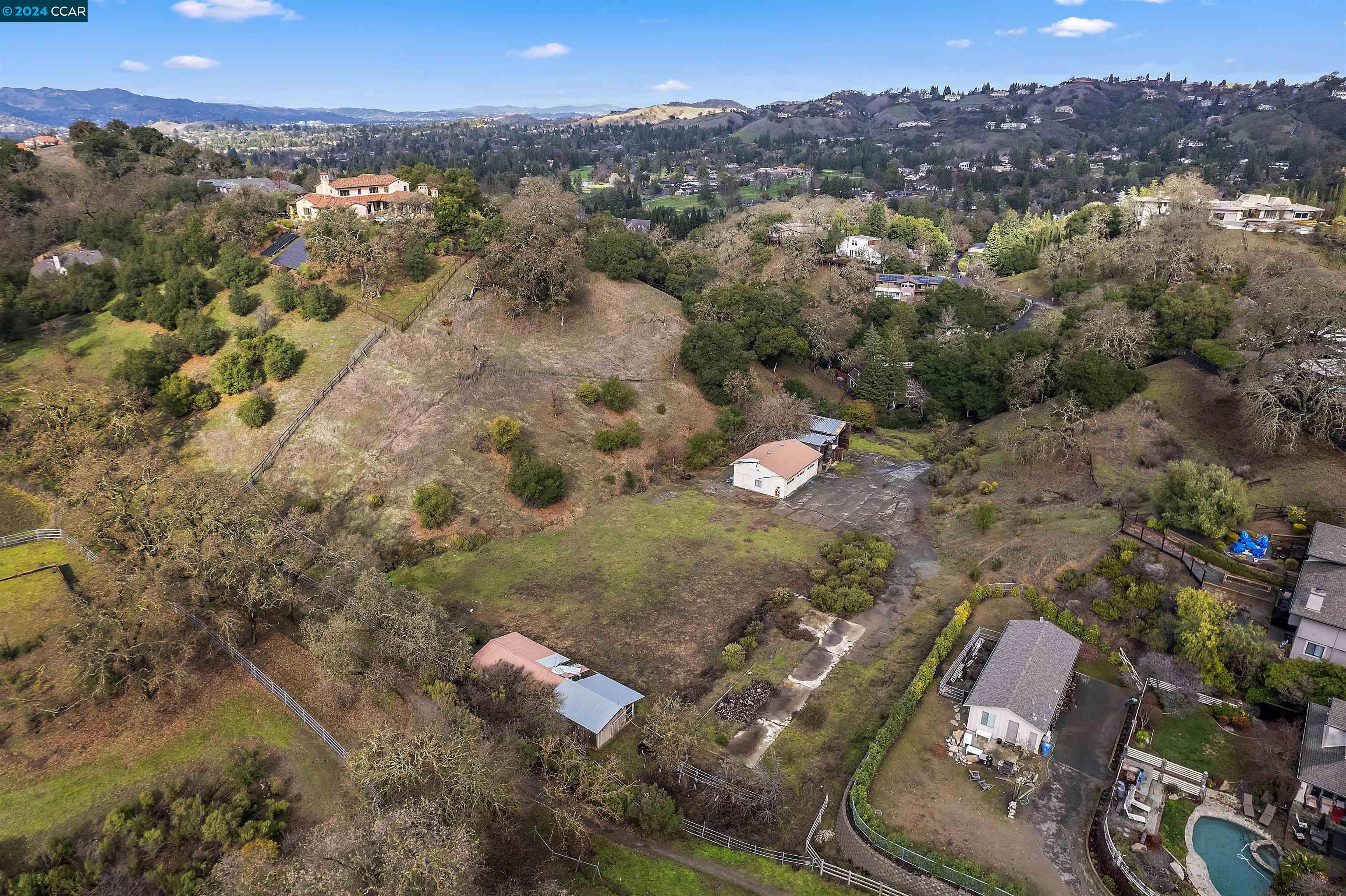 70 Hagen Oaks Ct