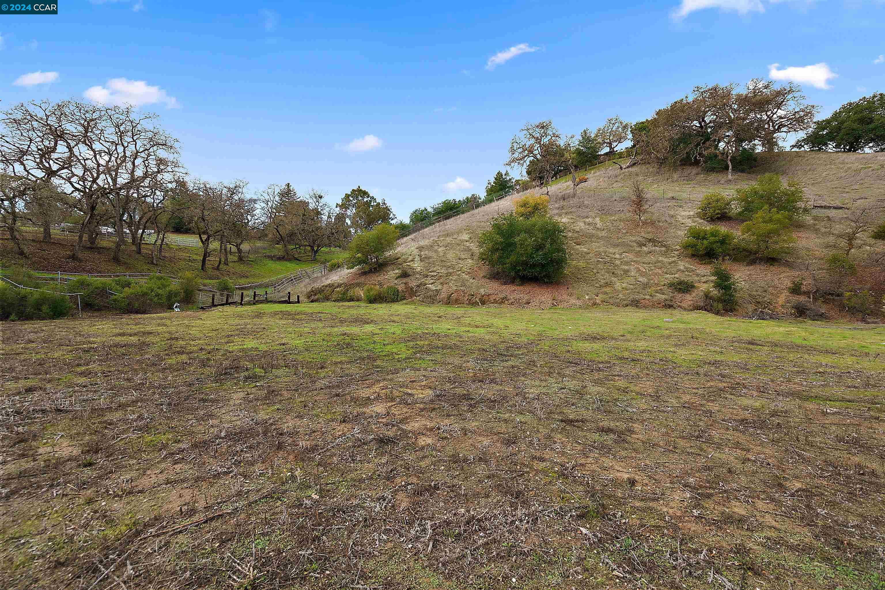 70 Hagen Oaks Ct