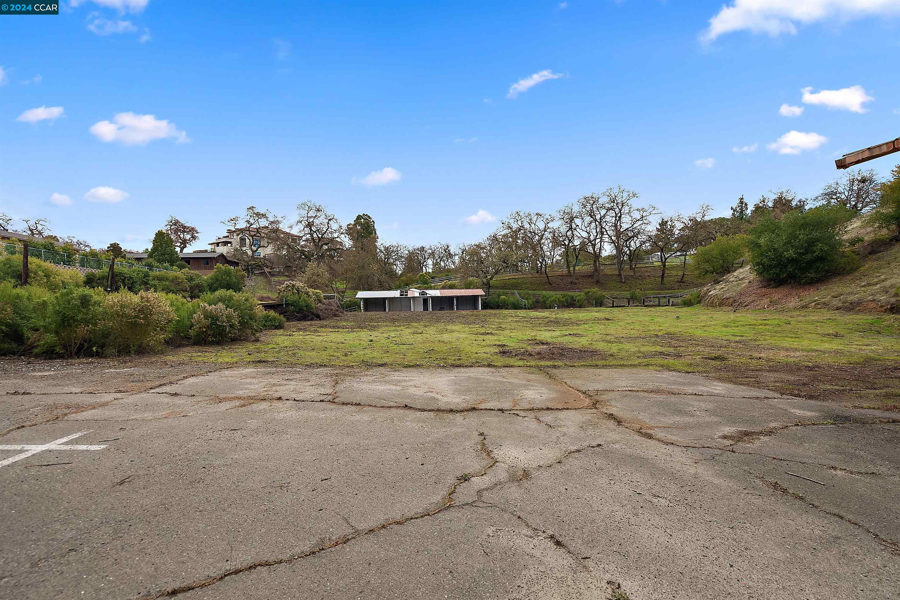 70 Hagen Oaks Ct