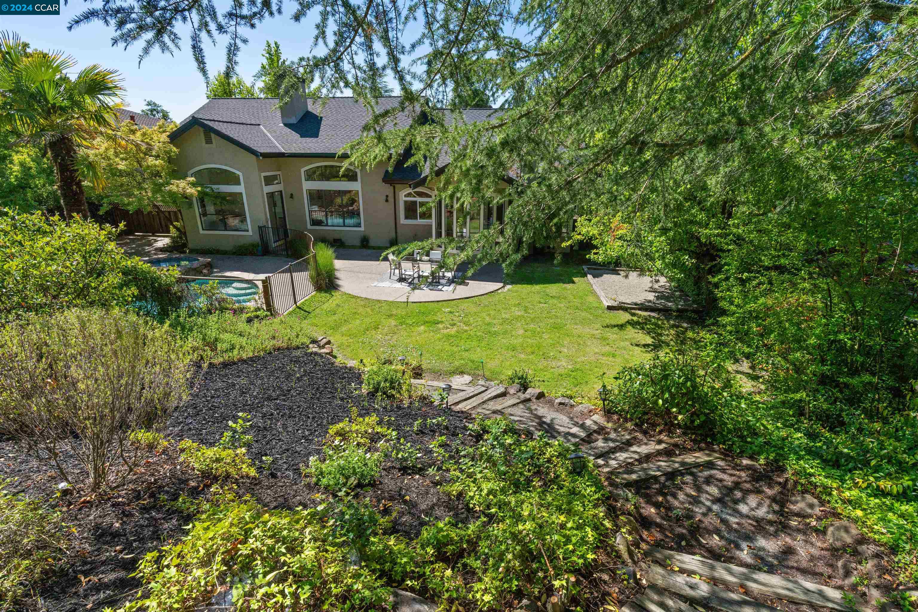 102 Tuscany Way