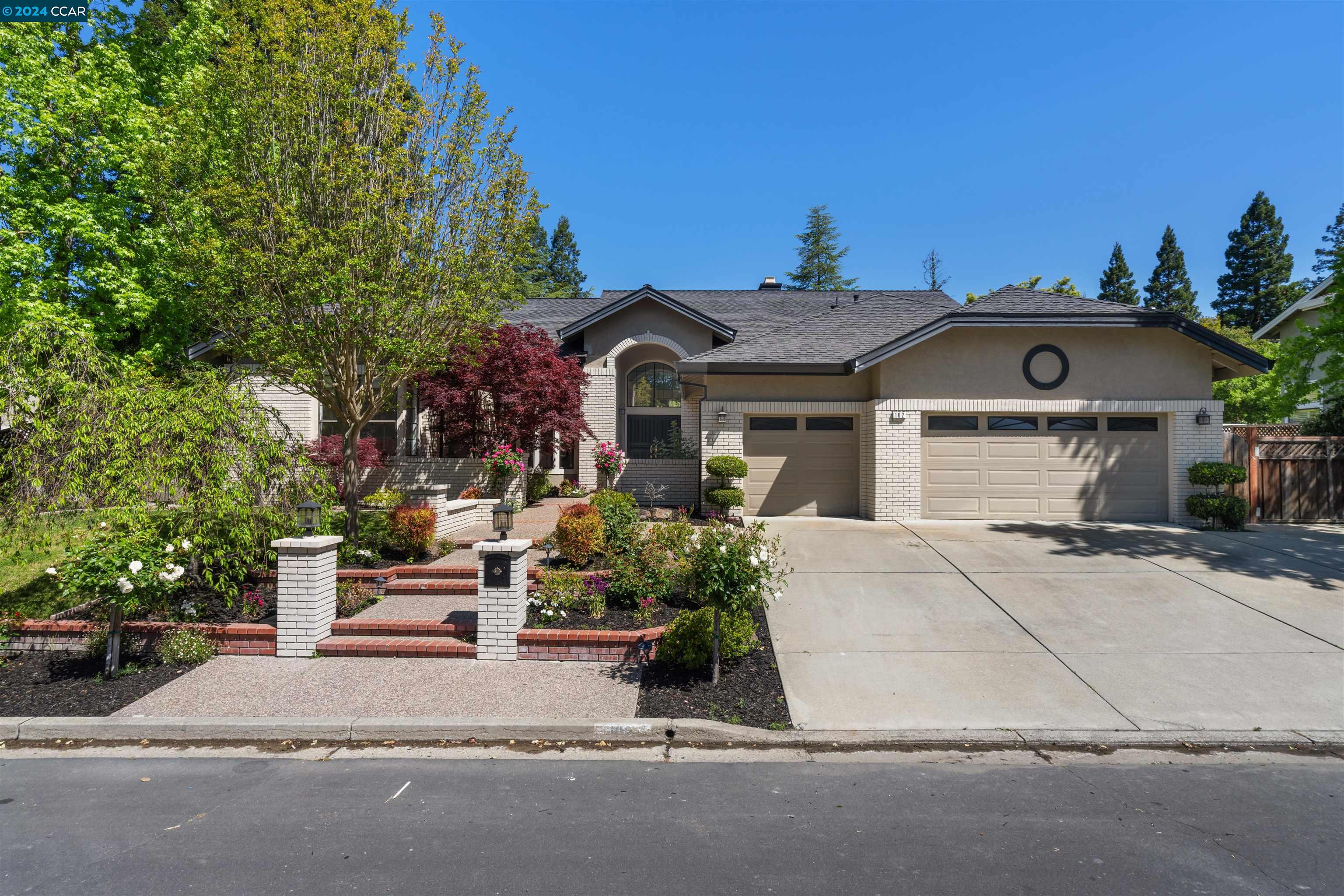 102 Tuscany Way