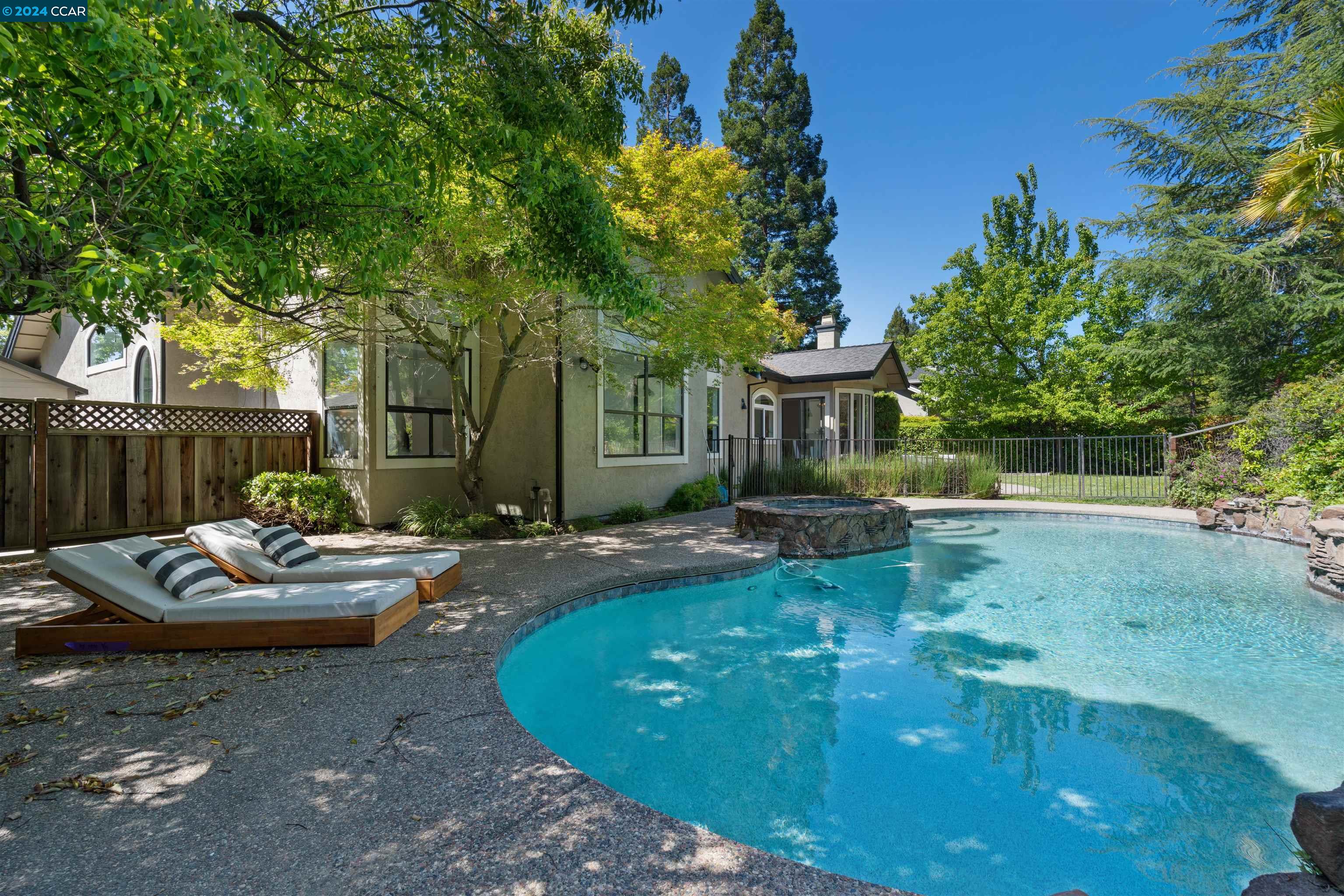 102 Tuscany Way