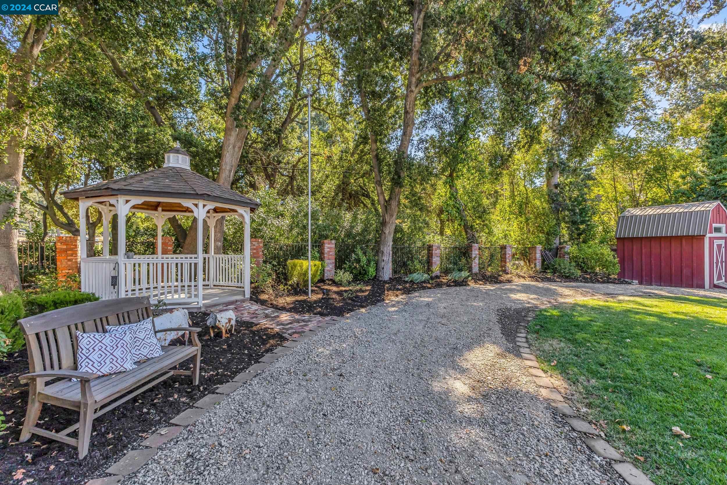 216 Fairway Dr