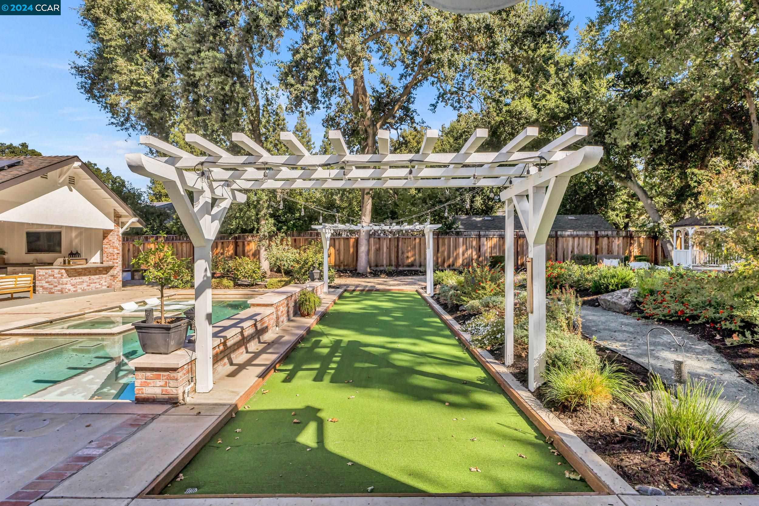 216 Fairway Dr
