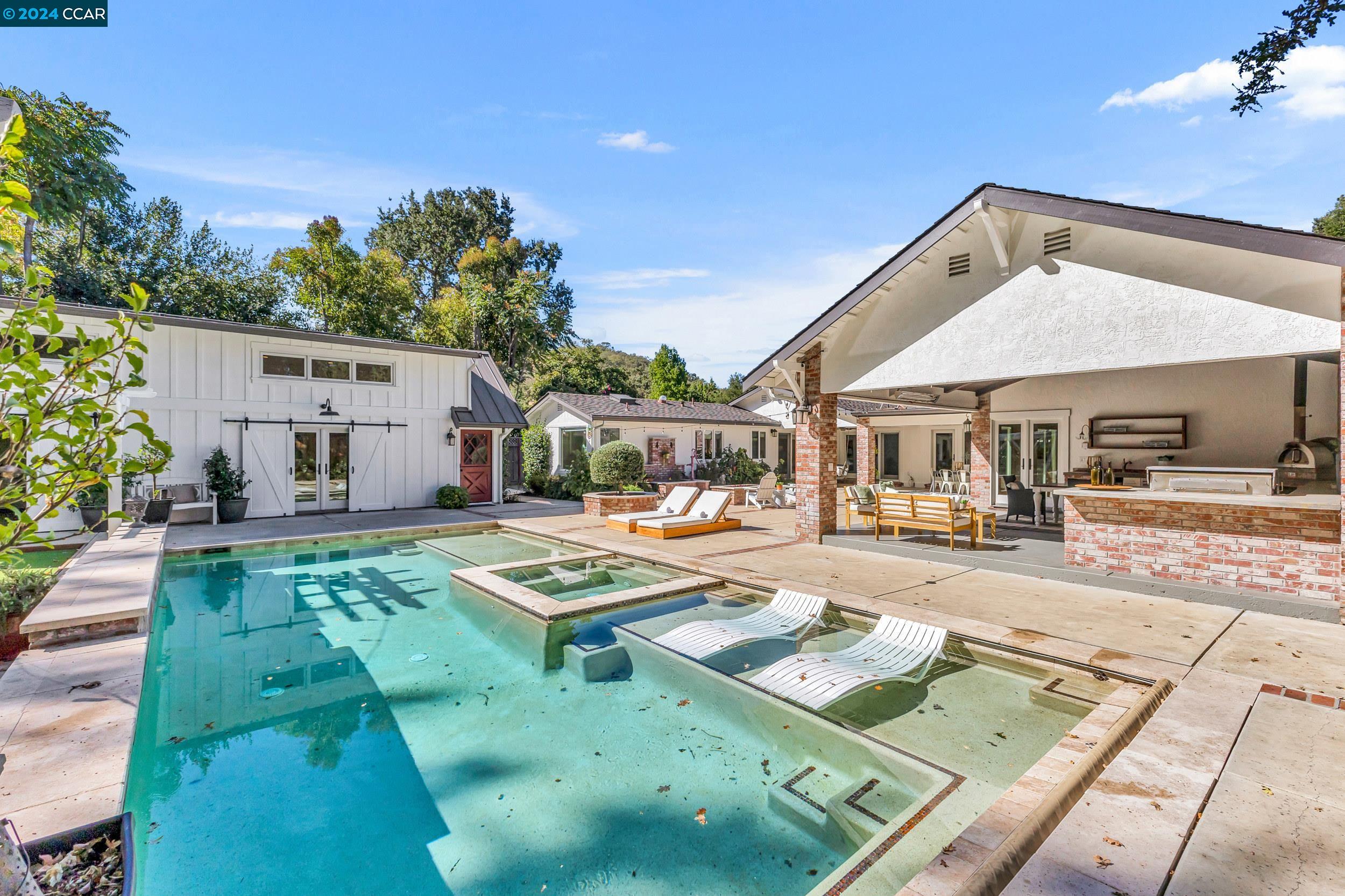 216 Fairway Dr