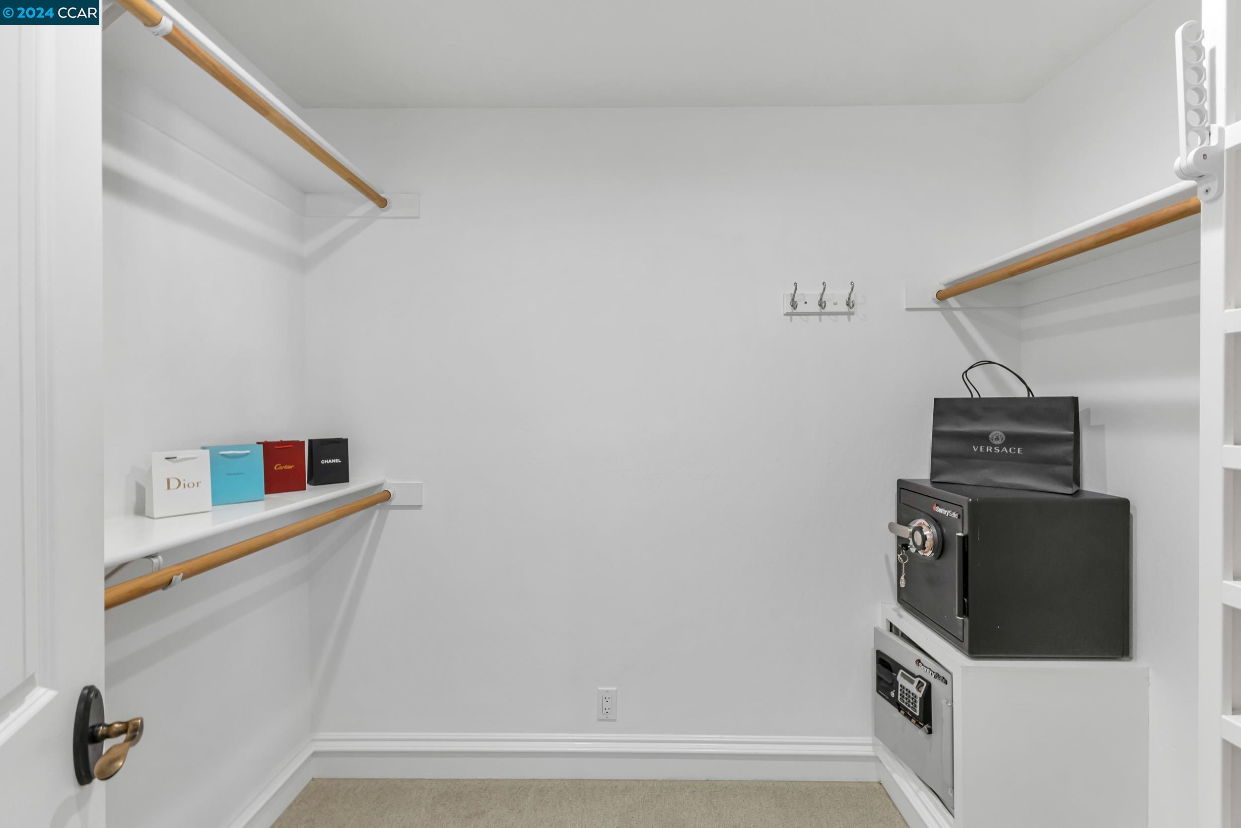 216 Fairway Dr