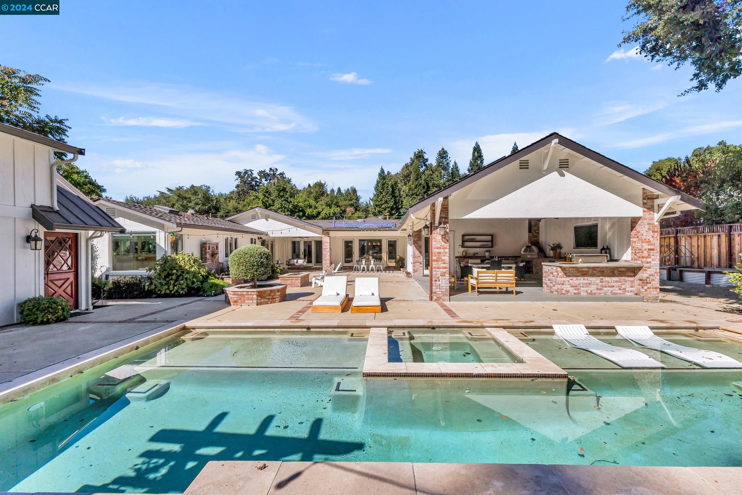 216 Fairway Dr