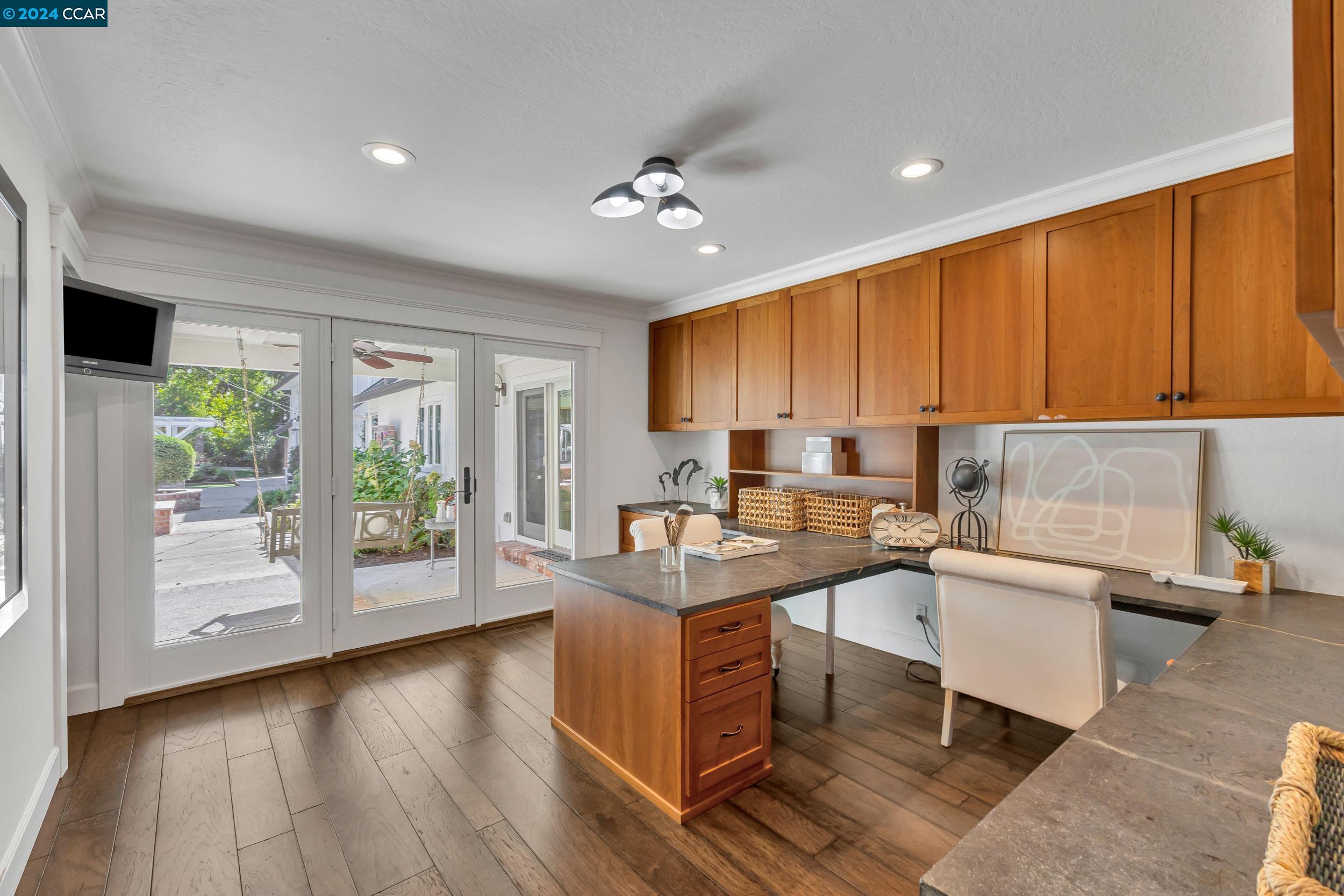 216 Fairway Dr