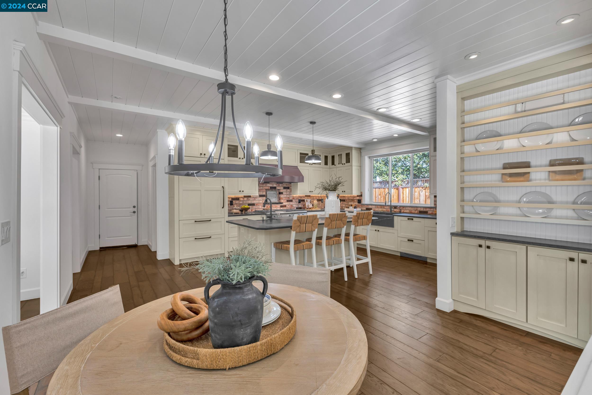 216 Fairway Dr