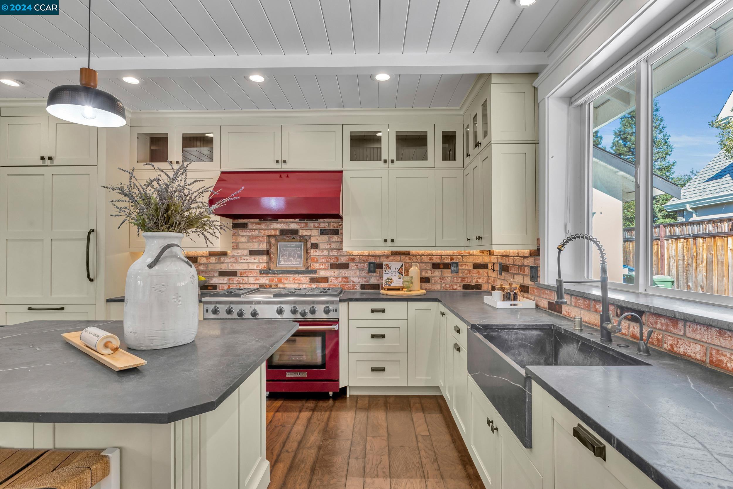 216 Fairway Dr