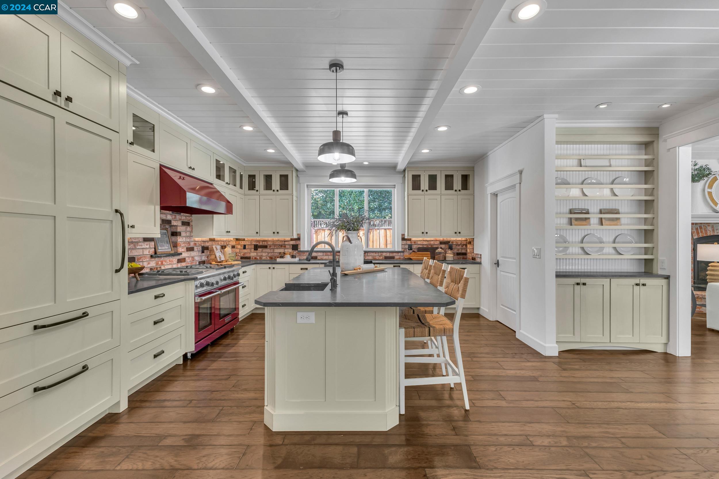 216 Fairway Dr