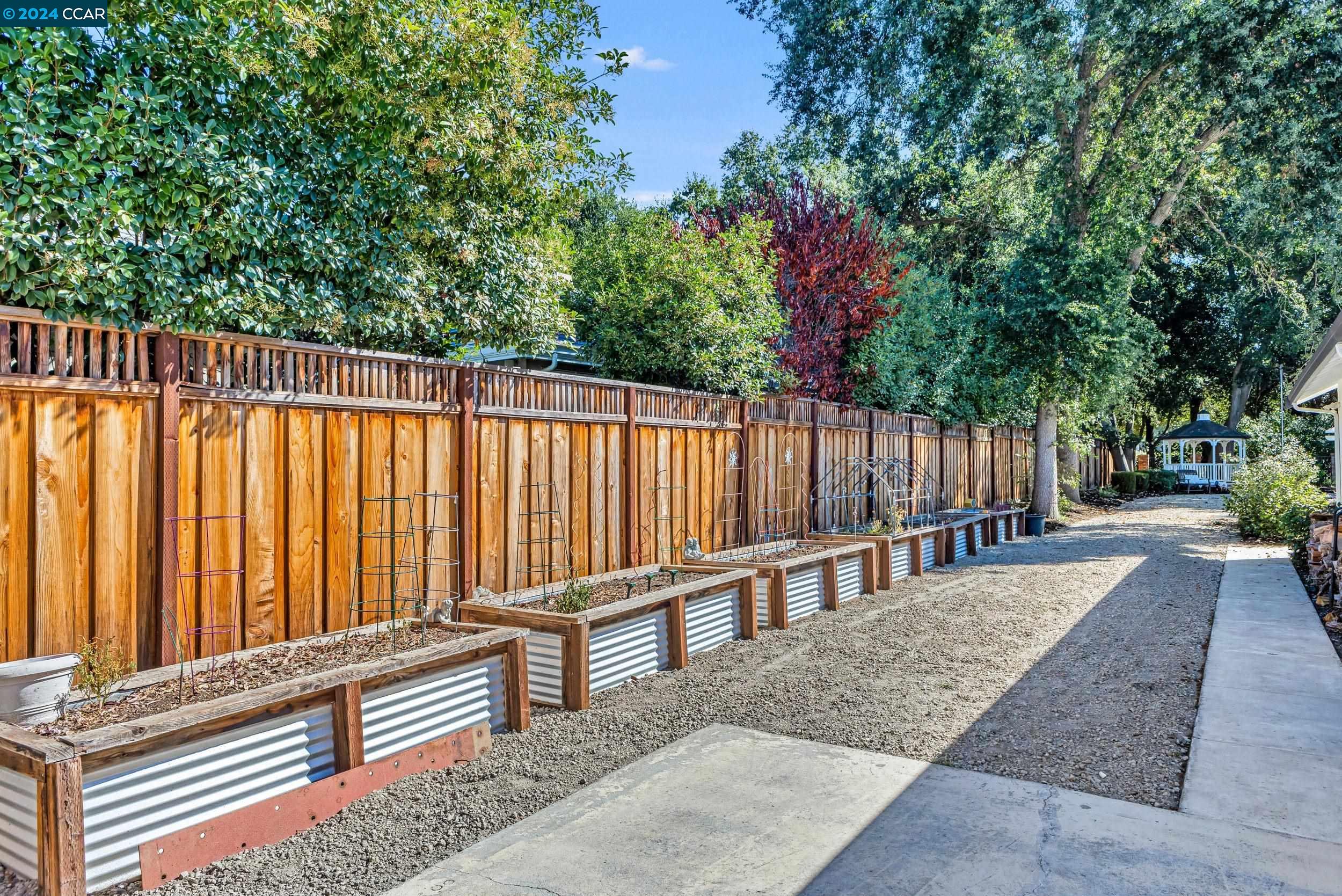 216 Fairway Dr